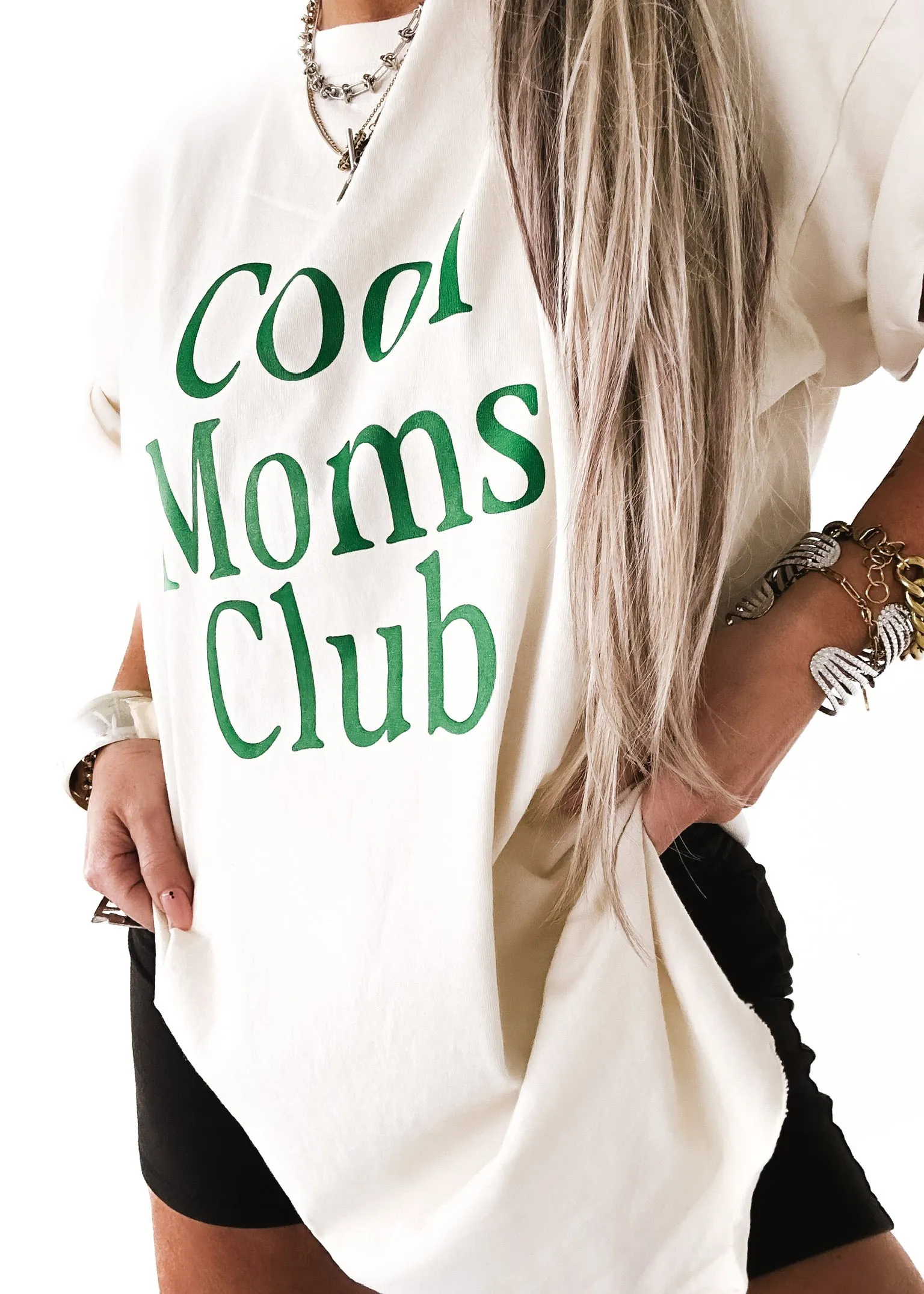 COOL MOMS CLUB SIDE SLIT TEE